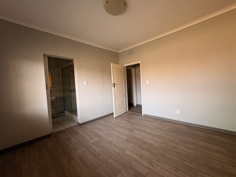6 Bedroom Property for Sale in Wilkoppies North West